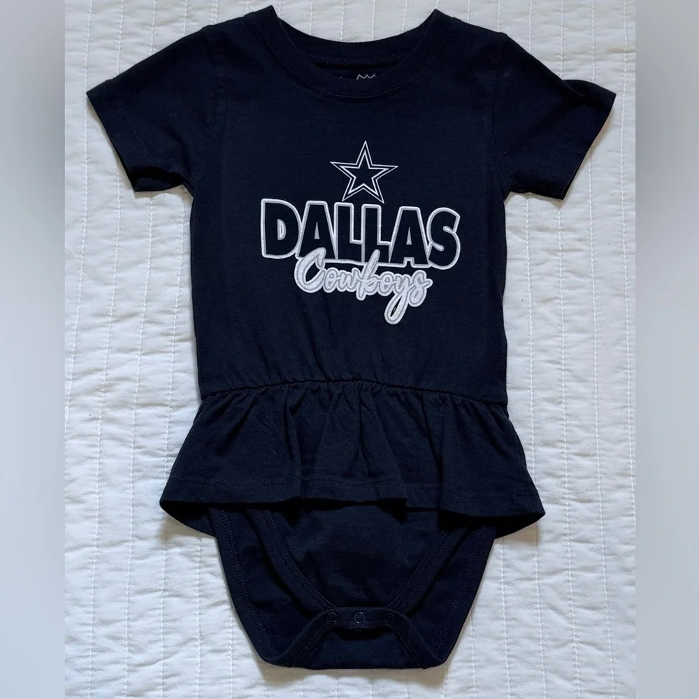 NWOT Wes and Willy Dallas Cowboys Baby Romper 18M